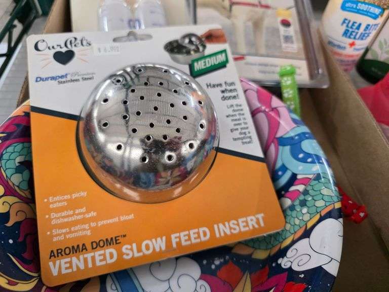 PetSafe Easy Walk No-Pull Harness, Four Paws Wee-Wee Pads, 6XL Dog Jacket, Bowls and Feed Insert - Roller Auctions