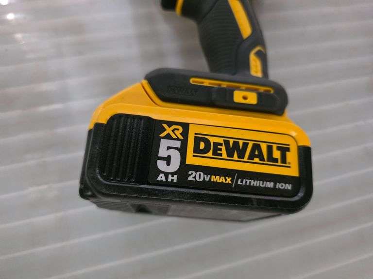 DeWalt DCF887 Impact Driver, DCD780 Drill Driver, DCL050 Worklight, 20V Max, With Bag - Roller Auctions