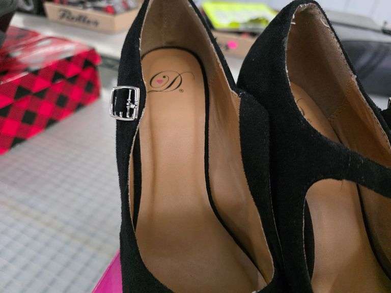 My Delicious Shoes KAYLA-S Black Imitation Suede Wedge Heels, Size 8.5 - Roller Auctions