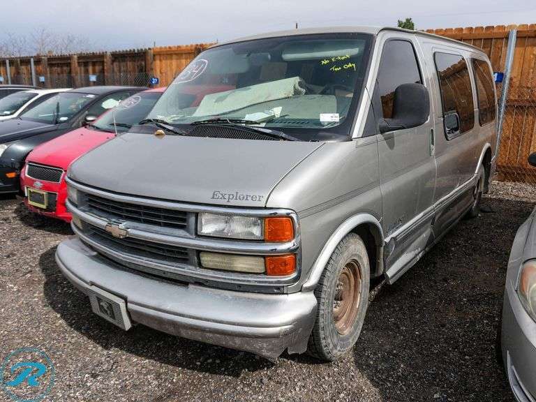 2000  Chevrolet  Express 1500   RWD