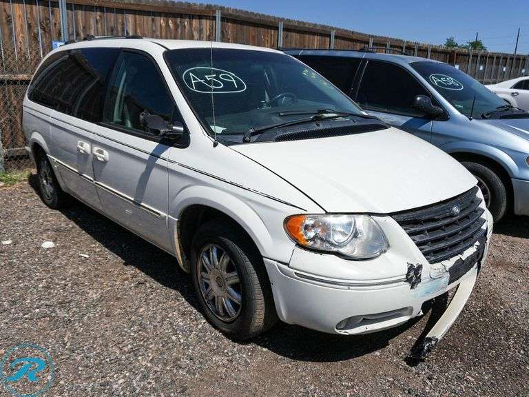 2005 Chrysler Town & Country Limited FWD - Roller Auctions