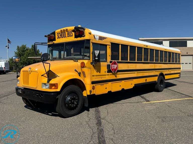 2004 IC Corporation CE300 RWD 77-Passenger School Bus