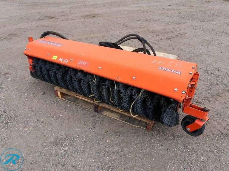 Kubota   V4491  Hydraulics   Broom/Sweeper