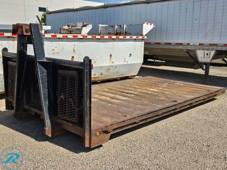15' Roll-Off Flatbed, Hook Lift, 2' Ramps