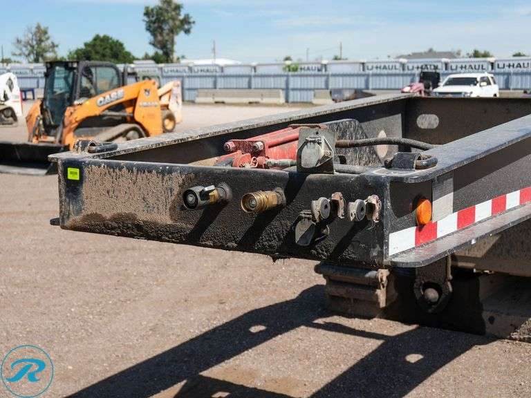 2013  Globe  TBN553-56-26  Tri-Axle Lowboy Trailer - Roller Auctions