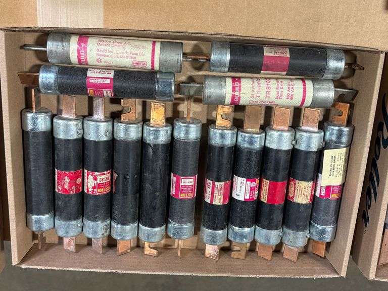 Tray of Fusetron and Gould Fuses - Roller Auctions