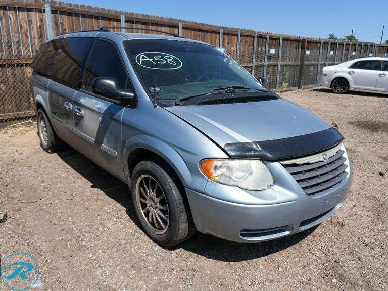 2005  Chrysler  Town & Country LX  FWD - Roller Auctions