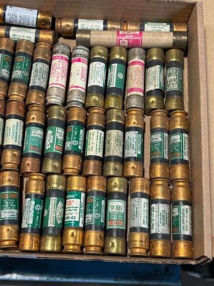 Tray of Assorted Fuses: Littelfuse, Fusetron, and Edison Cartridge - Roller Auctions