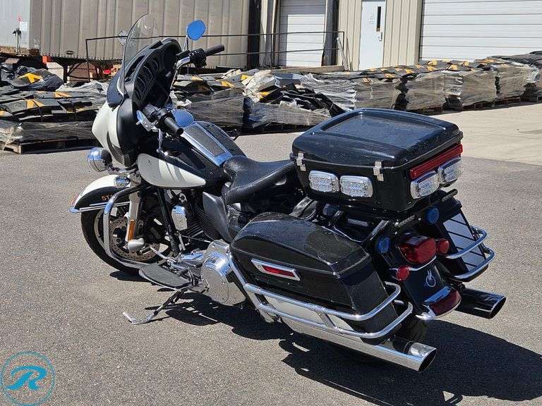 2014  Harley-Davidson  FLHTP Electra Glide   Police Edition  RWD  Motorcycle - Roller Auctions