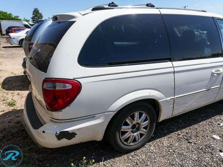 2005 Chrysler Town & Country Limited FWD - Roller Auctions