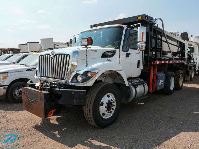 2016 International 7400 T/A Dump Truck