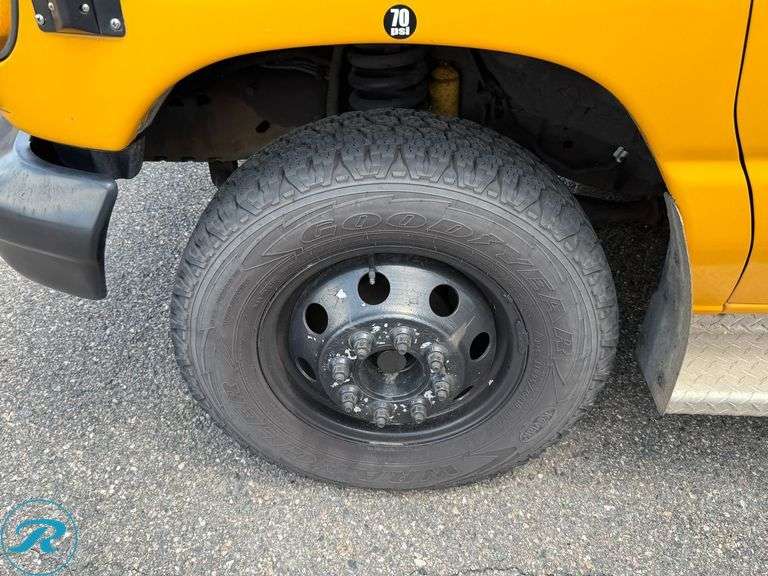 2003  Ford  E450   RWD  14-Passenger School Bus - Roller Auctions