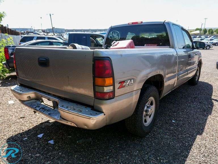 2000 Chevrolet Silverado 1500 LS RWD - Roller Auctions
