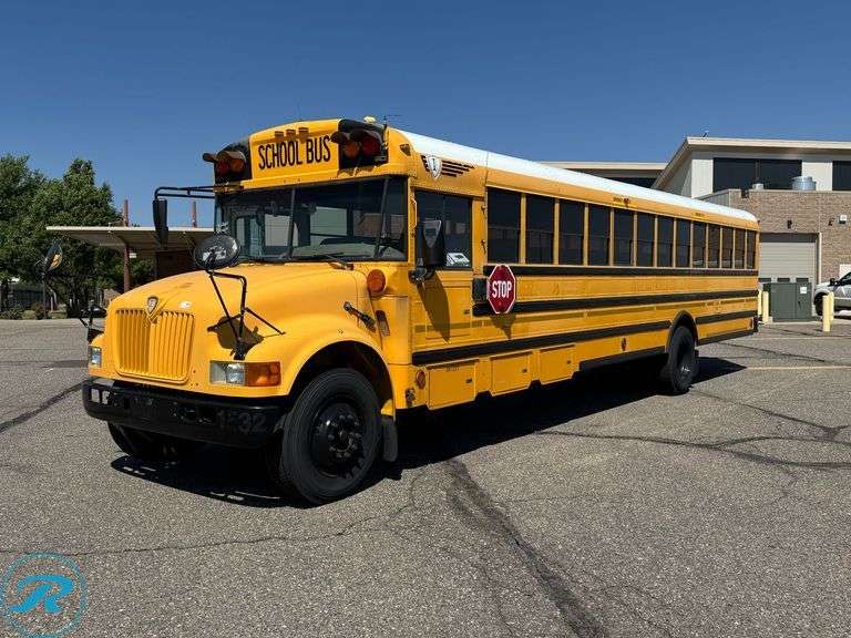 2004 IC Corporation CE300 RWD 77-Passenger School Bus