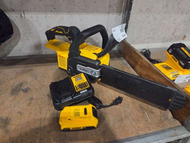 Dewalt DCCS621 20V Max Cordless Chainsaw with Battery and Charger