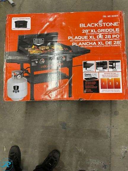 Blackstone 28" XL Griddle with Hardcover Bundle - New - Roller Auctions
