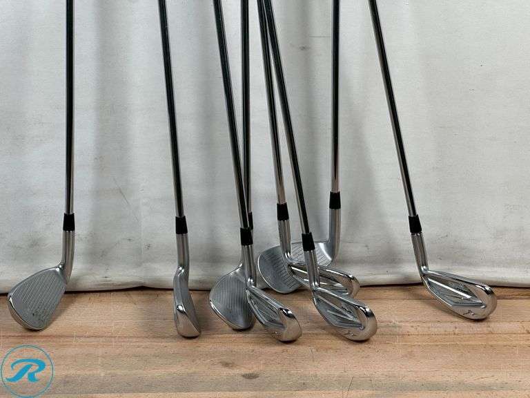 Mizuno: JPX 923 Hot Metal Irons 8-piece Set - Right Handed- Used - Roller Auctions