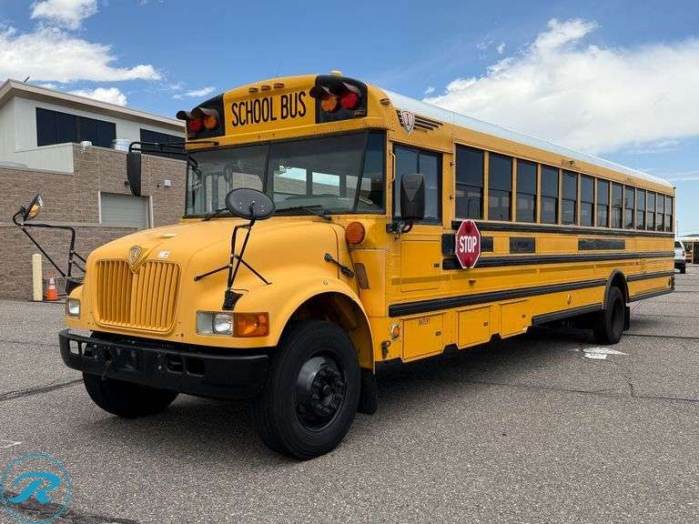 2004 IC Corporation CE300 RWD 77-Passenger School Bus