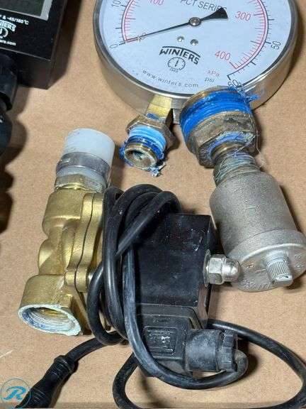 Winters PCT SERIES Digital Temperature Gauge, Pressure Gauge, and Solenoid Valve Assembly - Roller Auctions