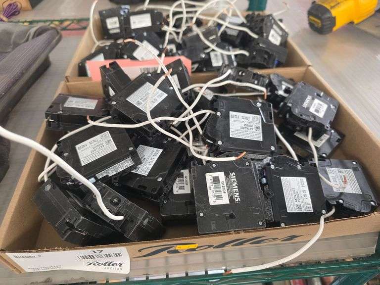 Siemens Q120DF Interlock Circuit Breakers with Pigtail Wires - Roller Auctions