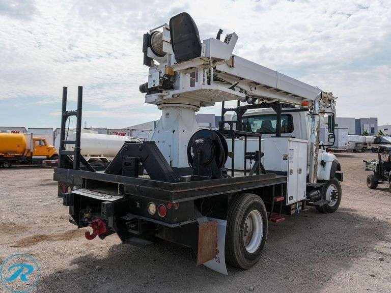 2007 International 7400 SFA 4WD S/A Digger Derrick Truck - Roller Auctions