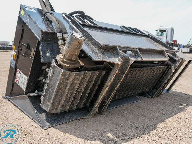 John Deere SA72 Hydraulic Side Bucket with Conveyor To Fit Skid Steer Loader - Roller Auctions