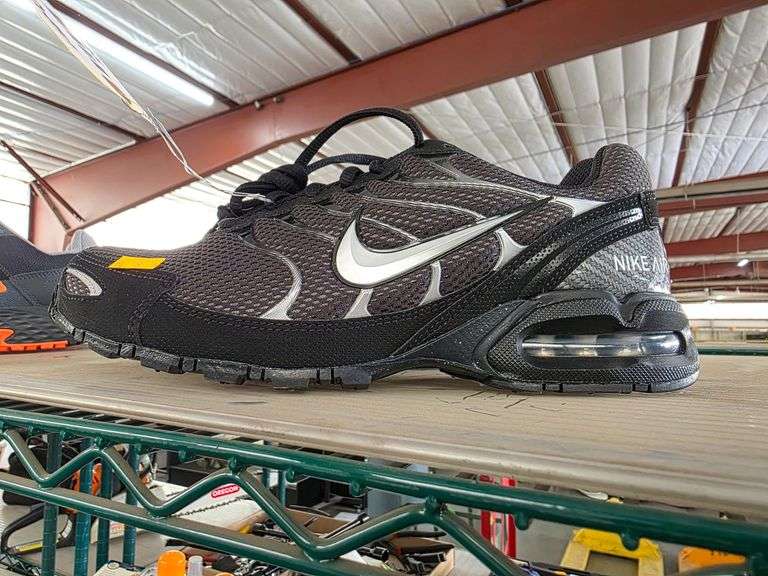 Nike Air Max Athletic Shoes, US Size 8.5 - Roller Auctions