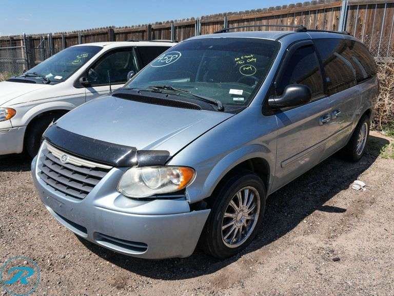 2005  Chrysler  Town & Country LX  FWD