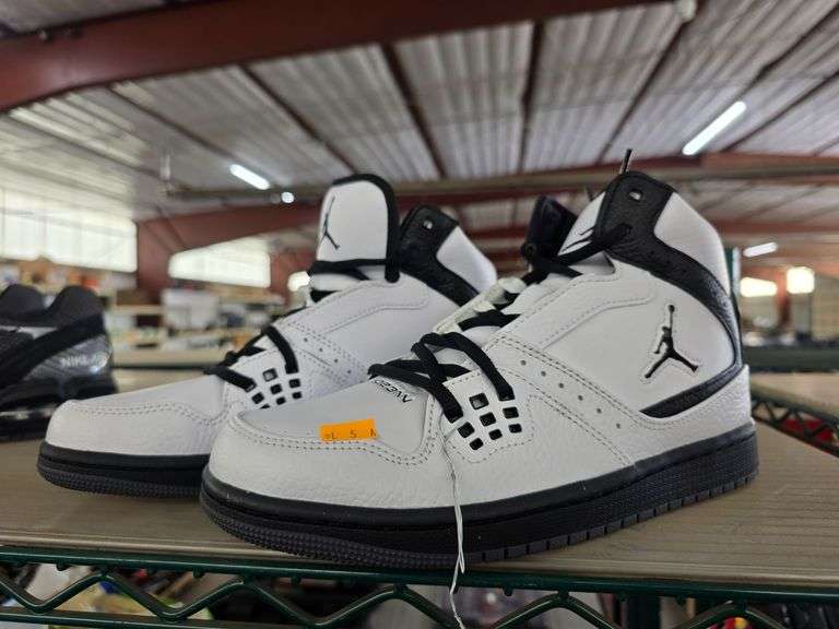 Nike Air Jordan High-Top Sneakers, US 7.5
