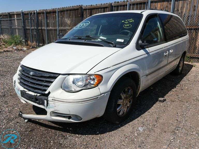 2005  Chrysler  Town & Country Limited  FWD