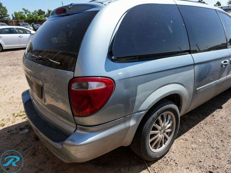 2005  Chrysler  Town & Country LX  FWD - Roller Auctions