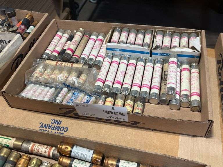 Tray of Assorted Gould and Miscellaneous Fuses