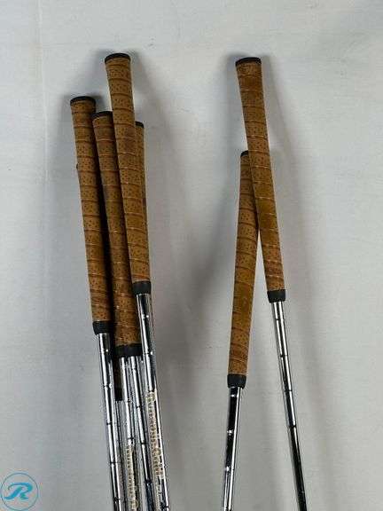 Mizuno: JPX 923 Hot Metal Irons 8-piece Set - Right Handed- Used - Roller Auctions