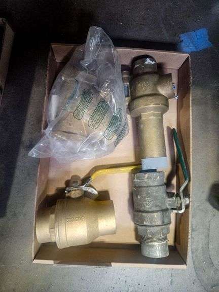 Tray of Valves - Roller Auctions