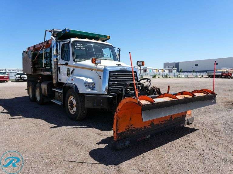2013  Freightliner  114SD   T/A Plow Truck - Roller Auctions