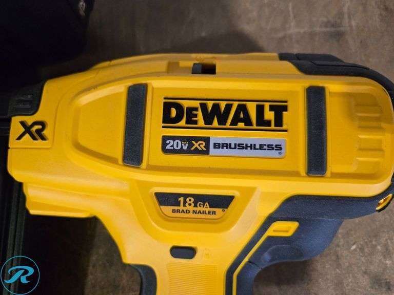 (2) Dewalt DCN680, DCN920 Cordless Nailers, 20V - Roller Auctions