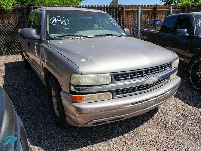 2000 Chevrolet Silverado 1500 LS RWD - Roller Auctions