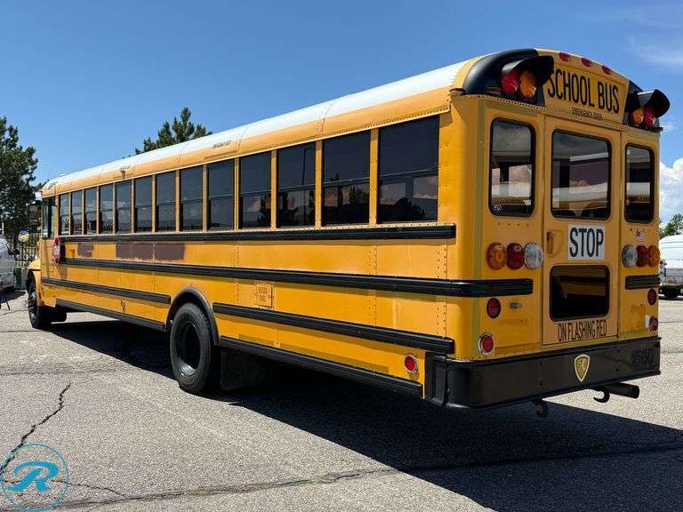 2005  IC Corporation  CE300  RWD  77-Passenger School Bus - Roller Auctions