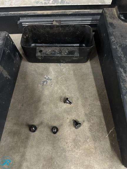Blackstone 36 in. Griddle with Hinged Hood, Front Shelf - Used/Missing Cover - Roller Auctions