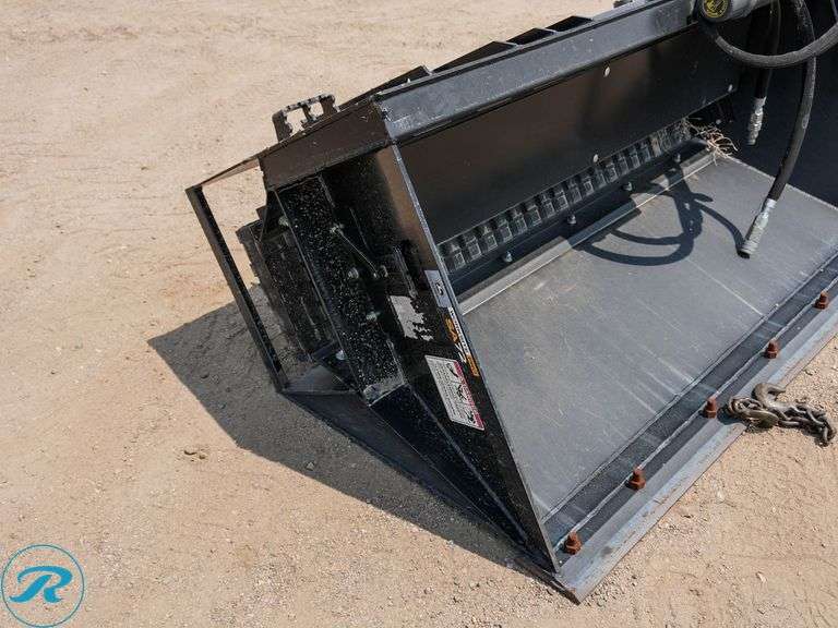 John Deere SA72 Hydraulic Side Bucket with Conveyor To Fit Skid Steer Loader - Roller Auctions