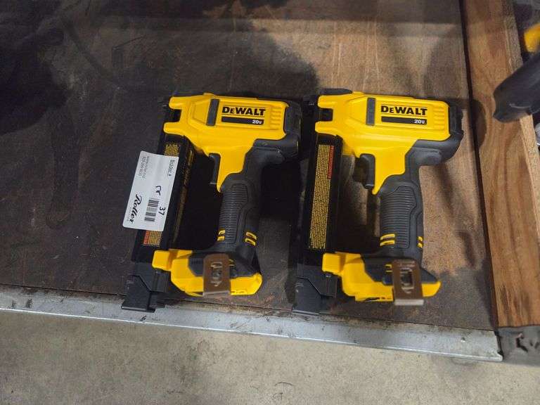 (2) Dewalt DCN701 20V Cable Staplers, 1 Inch Length, 3/4 Inch Crown - Roller Auctions