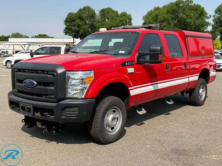 2016  Ford  F350 Super Duty  XL  4WD Crew Cab  Pickup