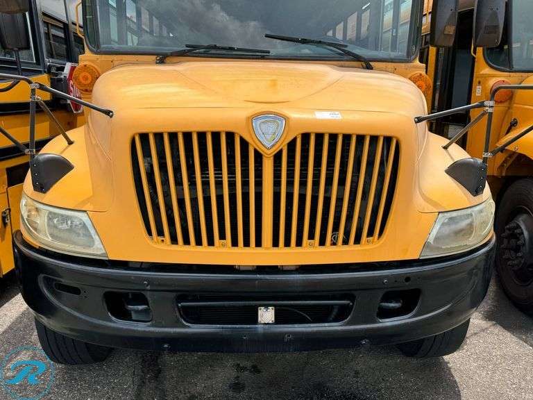 2005  IC Corporation  CE300  RWD  77-Passenger School Bus - Roller Auctions