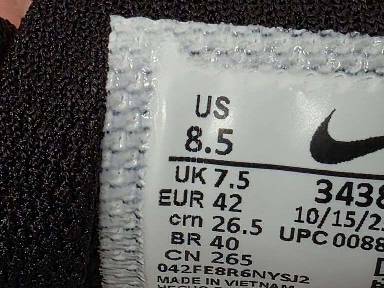 Nike Air Max Athletic Shoes, US Size 8.5 - Roller Auctions
