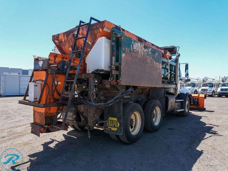 2013  Freightliner  114SD   T/A Plow Truck - Roller Auctions