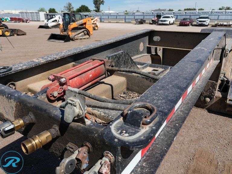 2013  Globe  TBN553-56-26  Tri-Axle Lowboy Trailer - Roller Auctions