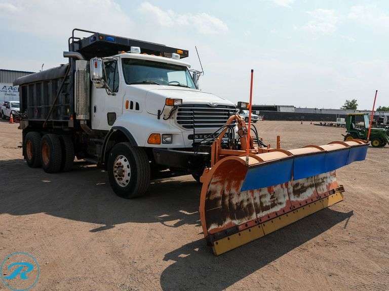 2004  Sterling  T/A Plow Truck - Roller Auctions