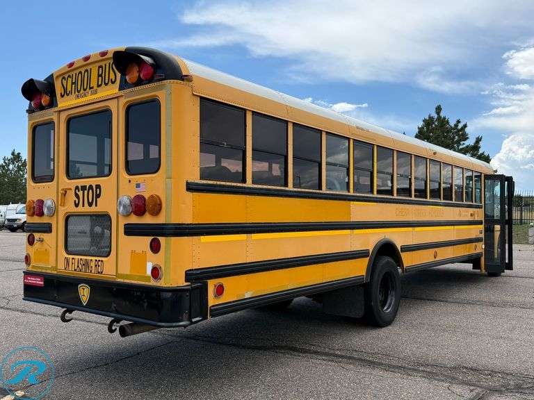 2005 IC Corporation CE300 RWD 77-Passenger School Bus - Roller Auctions