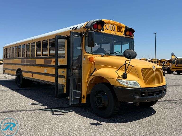 2005  IC Corporation  CE300  RWD  77-Passenger School Bus - Roller Auctions