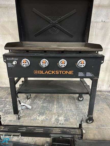 Blackstone 36 in. Griddle with Hinged Hood, Front Shelf - Used/Missing Cover - Roller Auctions